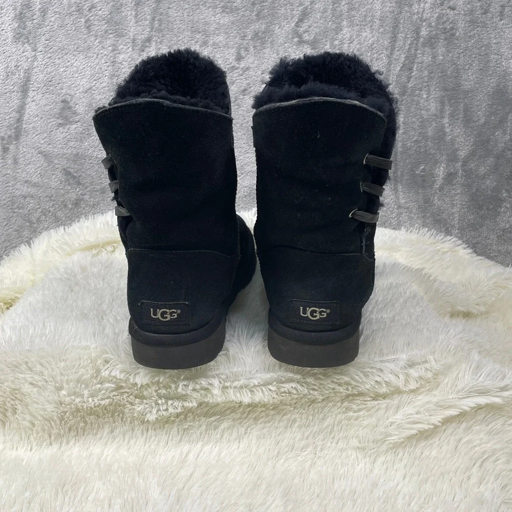 UGG 1018629 Boots Womens 8 Black Very Good Suede Shearling Split Shaft Lace Up